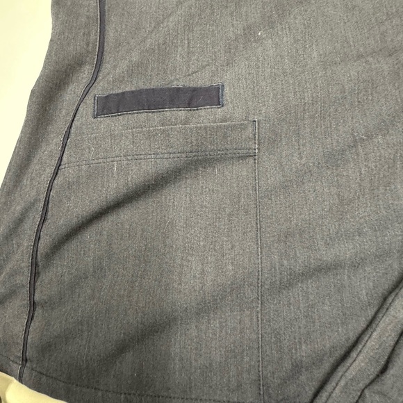 Navy blue scrub set - Picture 3 of 5